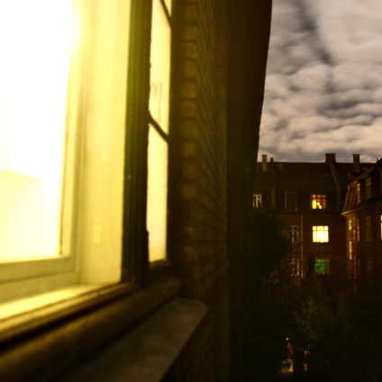 Preloading next image...